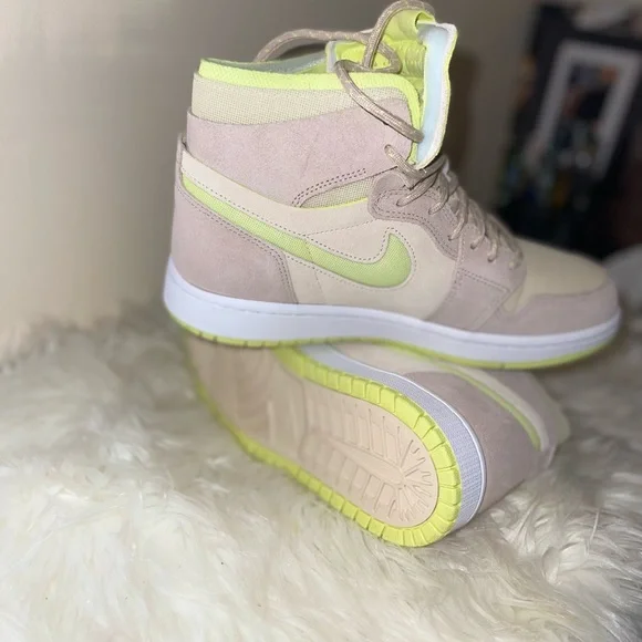 Women’s Air Jordan 1 Zoom Air Comfort - Picture 3 of 6